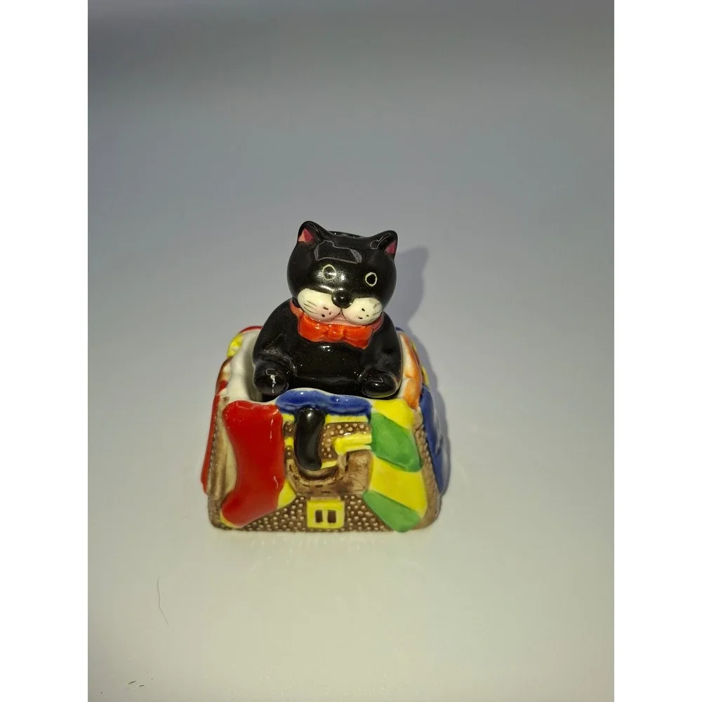 Vintage CI Ceramic Black Cat in Suitcase Salt and Pepper Shaker Set Colorful
